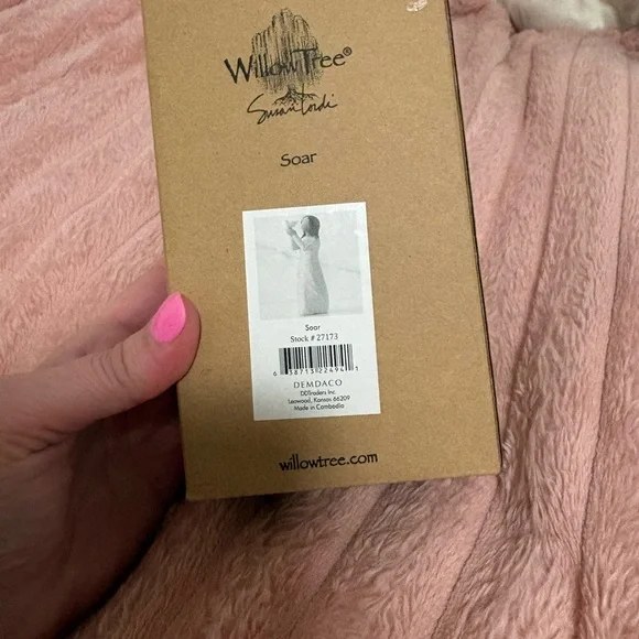 Demdaco Willow Tree Soar Figurine in White - Picture 3 of 3